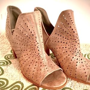 Fergalicious by Fergie brown suede heels size 10M